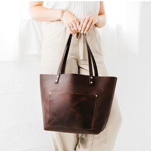 Portland Leather Classic Grizzly Tote in Medium
